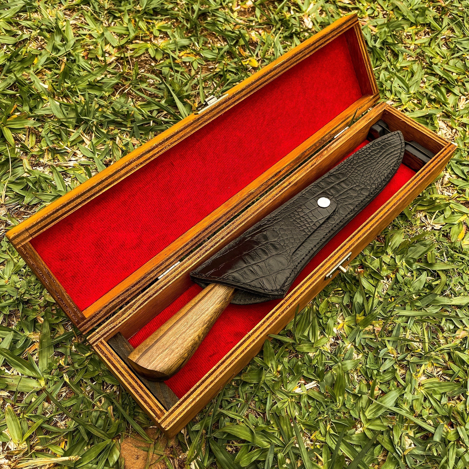 Faca Artesanal Premium para Churrasco NAIPS + Caixa em Madeira + Case em couro