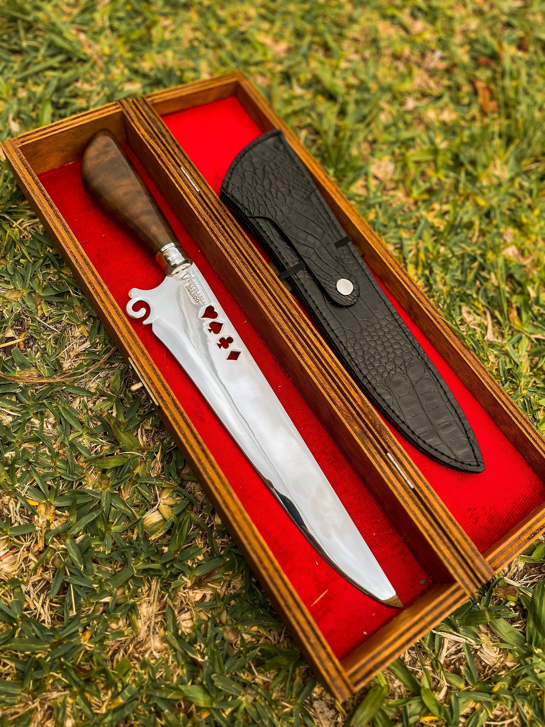 Faca Artesanal Premium para Churrasco NAIPS + Caixa em Madeira + Case em couro